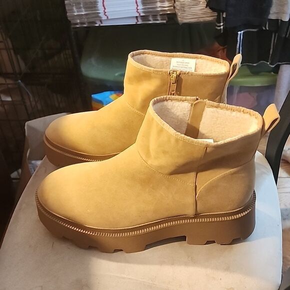 Super  cute  Platform low boots size 11 perfect condition - Picture 1 of 7